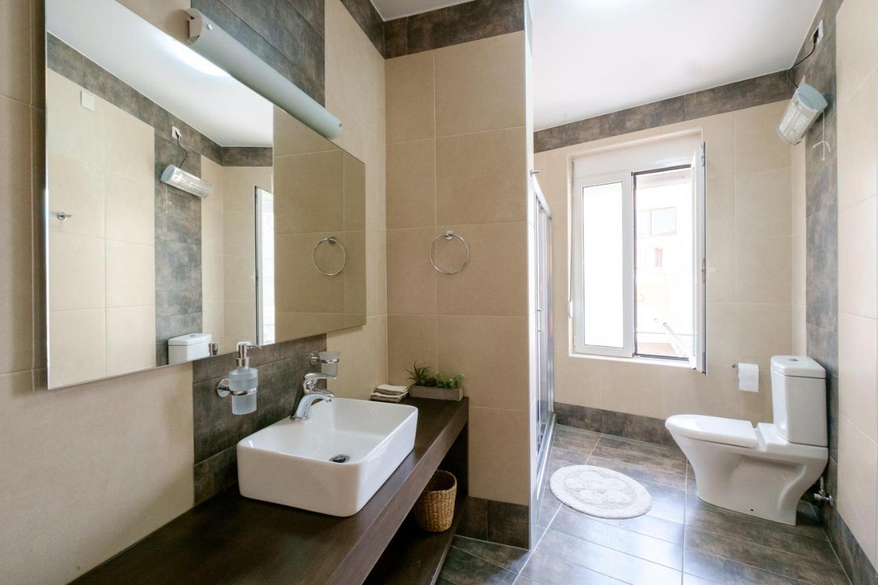 Home With Courtyard In Beating Heart Of Old Town! Chrissi Akti Chania Exterior foto