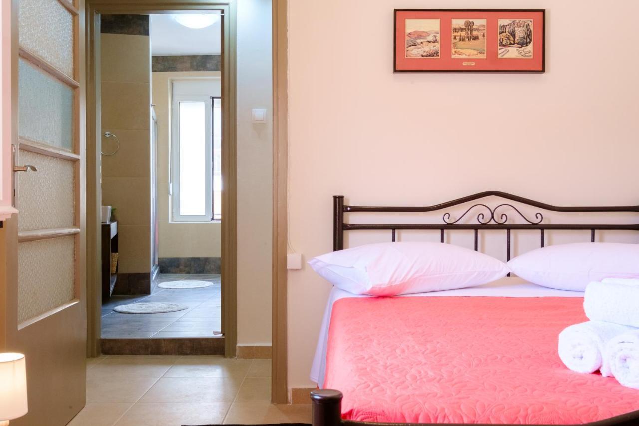 Home With Courtyard In Beating Heart Of Old Town! Chrissi Akti Chania Exterior foto