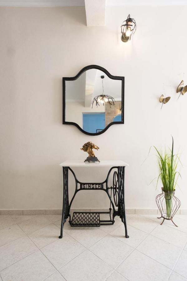 Home With Courtyard In Beating Heart Of Old Town! Chrissi Akti Chania Exterior foto