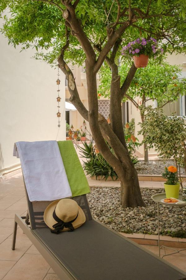 Home With Courtyard In Beating Heart Of Old Town! Chrissi Akti Chania Exterior foto