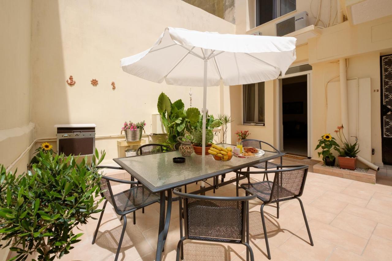 Home With Courtyard In Beating Heart Of Old Town! Chrissi Akti Chania Exterior foto
