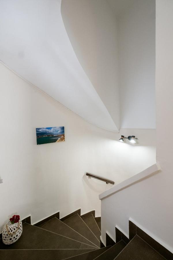 Home With Courtyard In Beating Heart Of Old Town! Chrissi Akti Chania Exterior foto